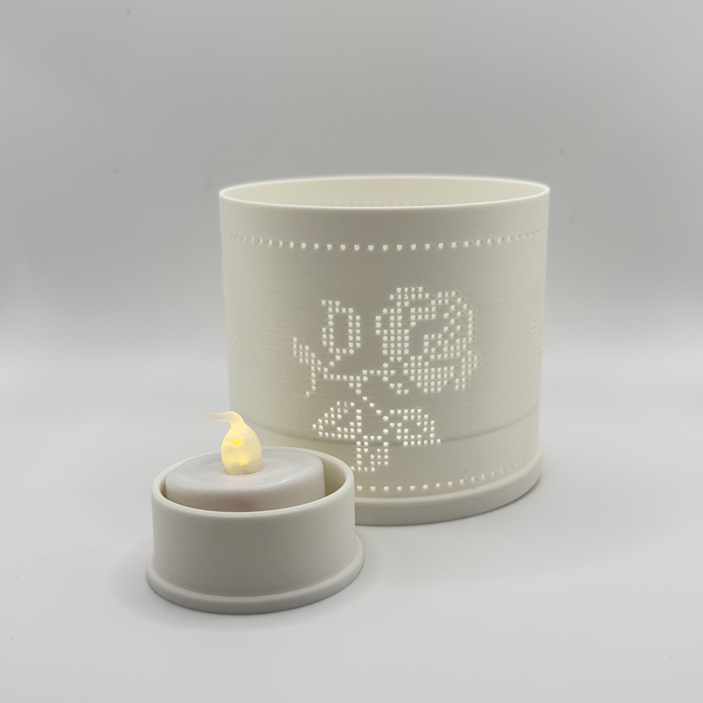 Елегантний набір з 3-х ваз-свічників з українською вишивкою ✨🕊️