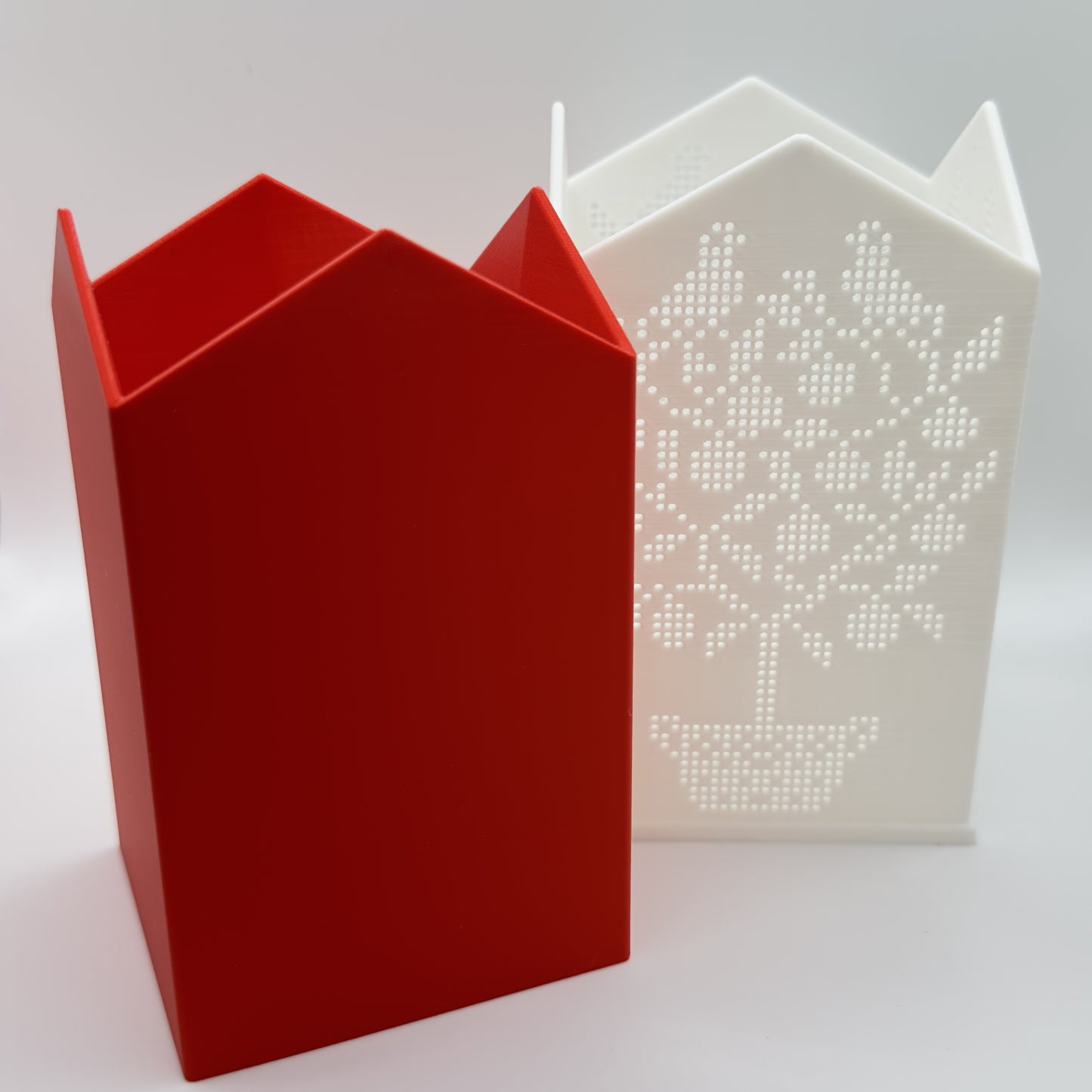 Трансформована ваза з візерунком української вишивки